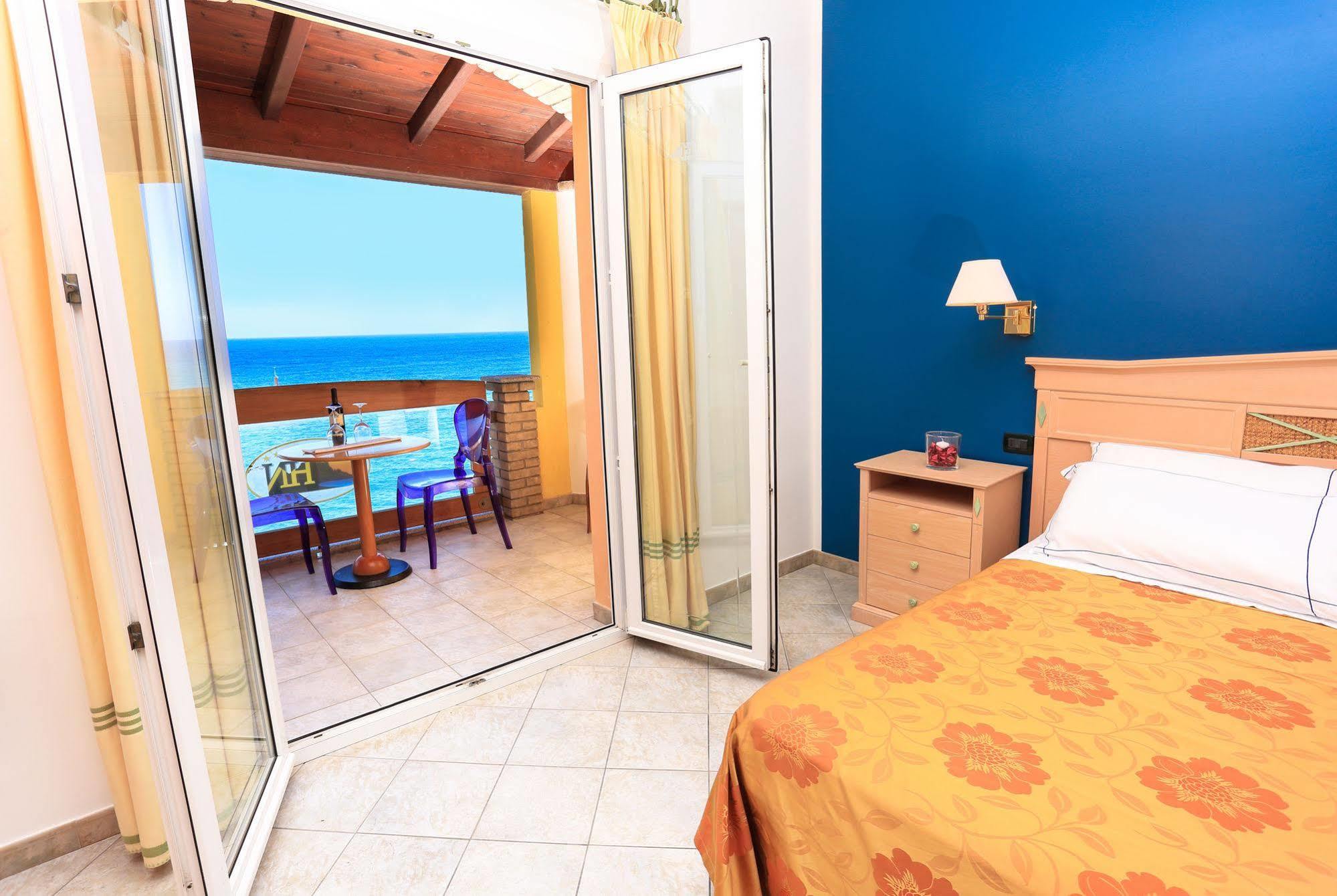 Hotel Nantis Castelsardo Ngoại thất bức ảnh